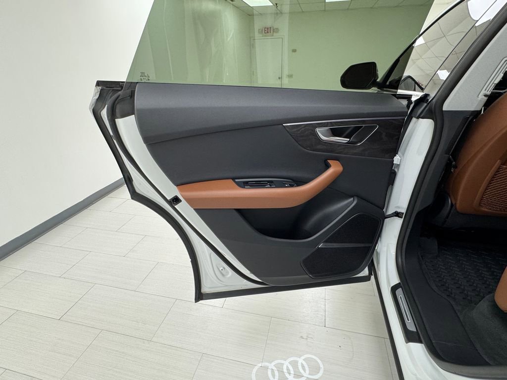 Used 2022 Audi Q8 Premium Plus image 11