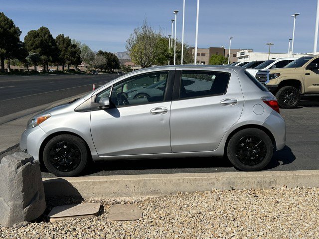 Used 2014 Toyota Yaris L image 6