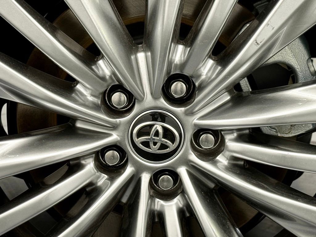 Used 2026 Toyota Highlander Platinum image 16