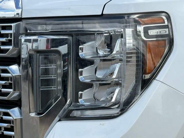 Used 2020 GMC Sierra 3500 Denali w/ Denali Ultimate Package image 11