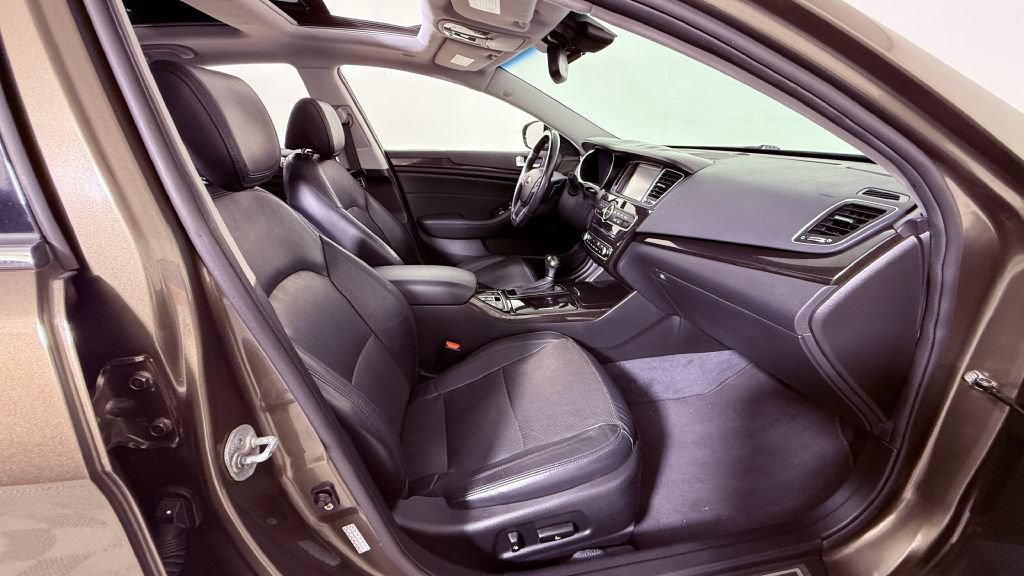 Used 2014 Kia Cadenza Premium w/ Technology Package FWD image 24