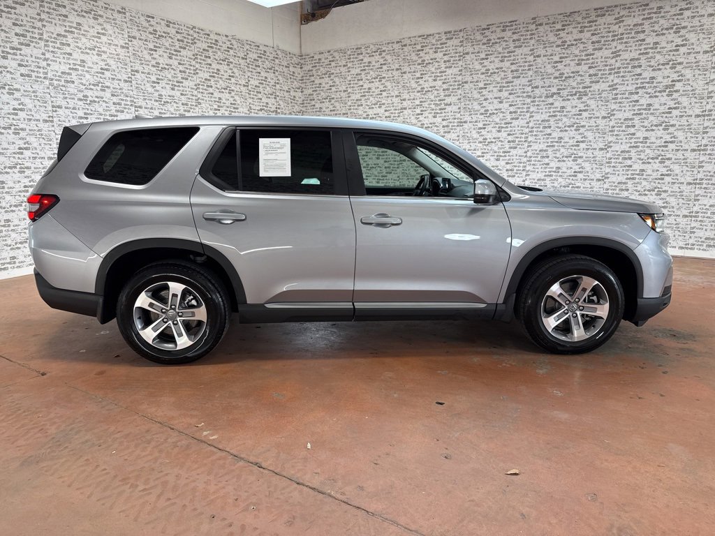 Used 2025 Honda Pilot EX-L image 8