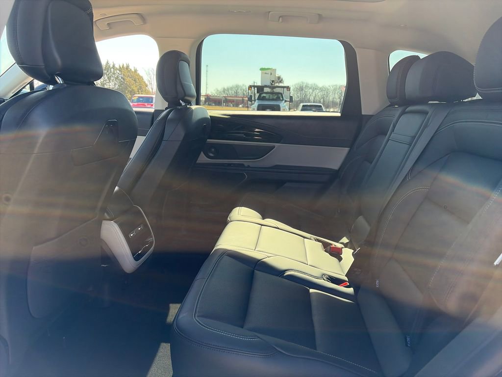 Used 2025 Lincoln Nautilus Premier w/ Equipment Group 102A image 34