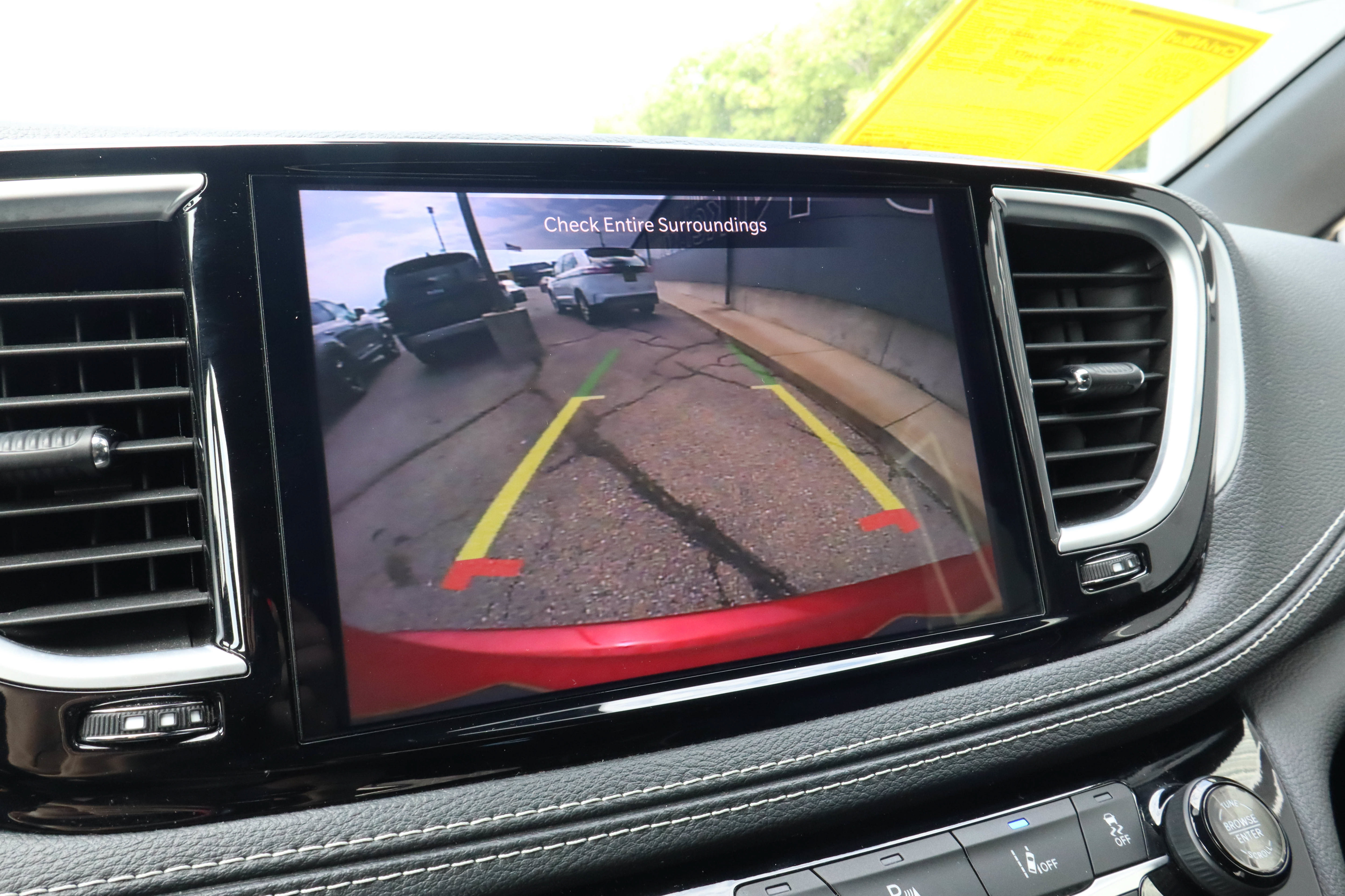 Used 2025 Chrysler Pacifica Limited FWD image 12