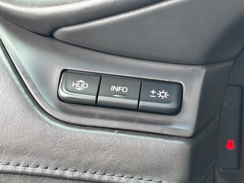 Used 2015 Cadillac Escalade Platinum image 31