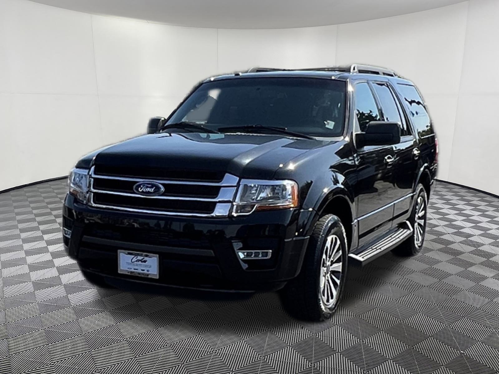Used 2015 Ford Expedition XLT image 3