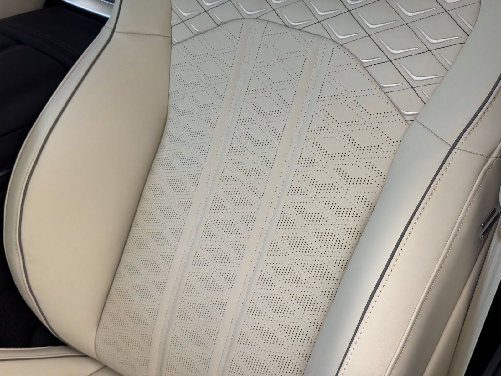 New 2026 Bentley Flying Spur Plug-In Hybrid AWD/4WD image 6