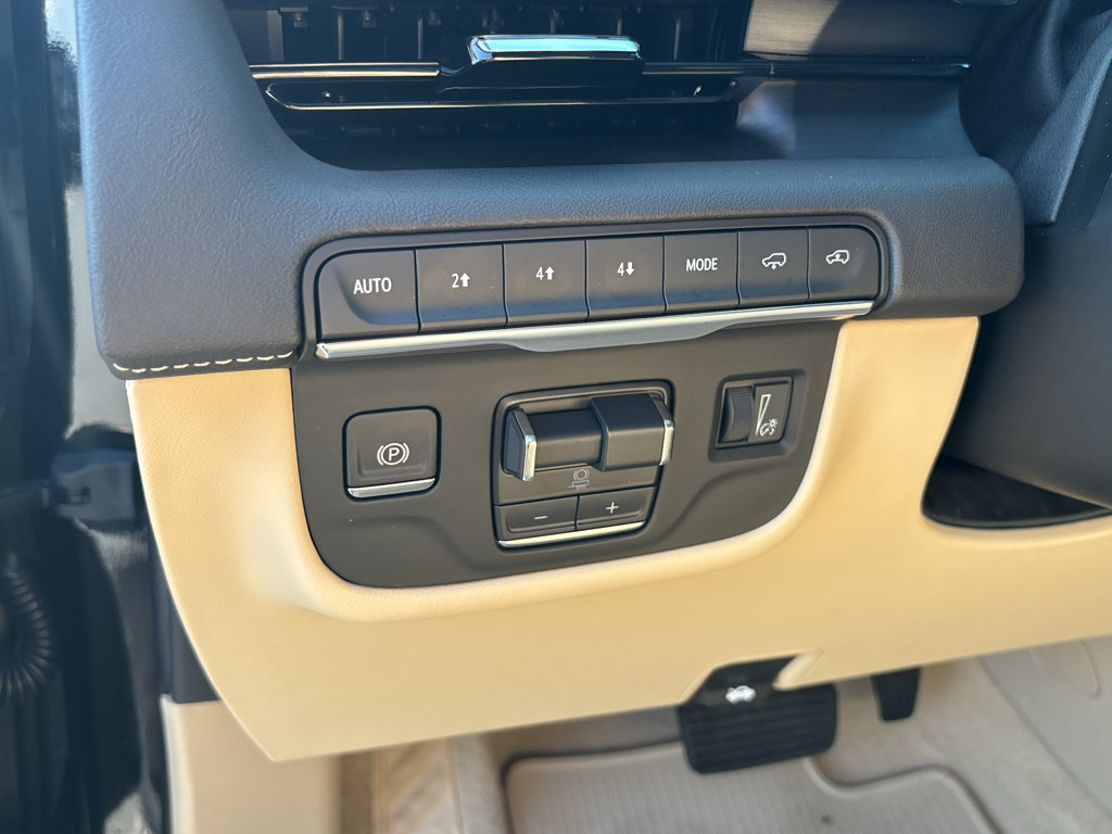 Used 2024 Cadillac Escalade Premium Luxury w/ Performance Package AWD/4WD image 18