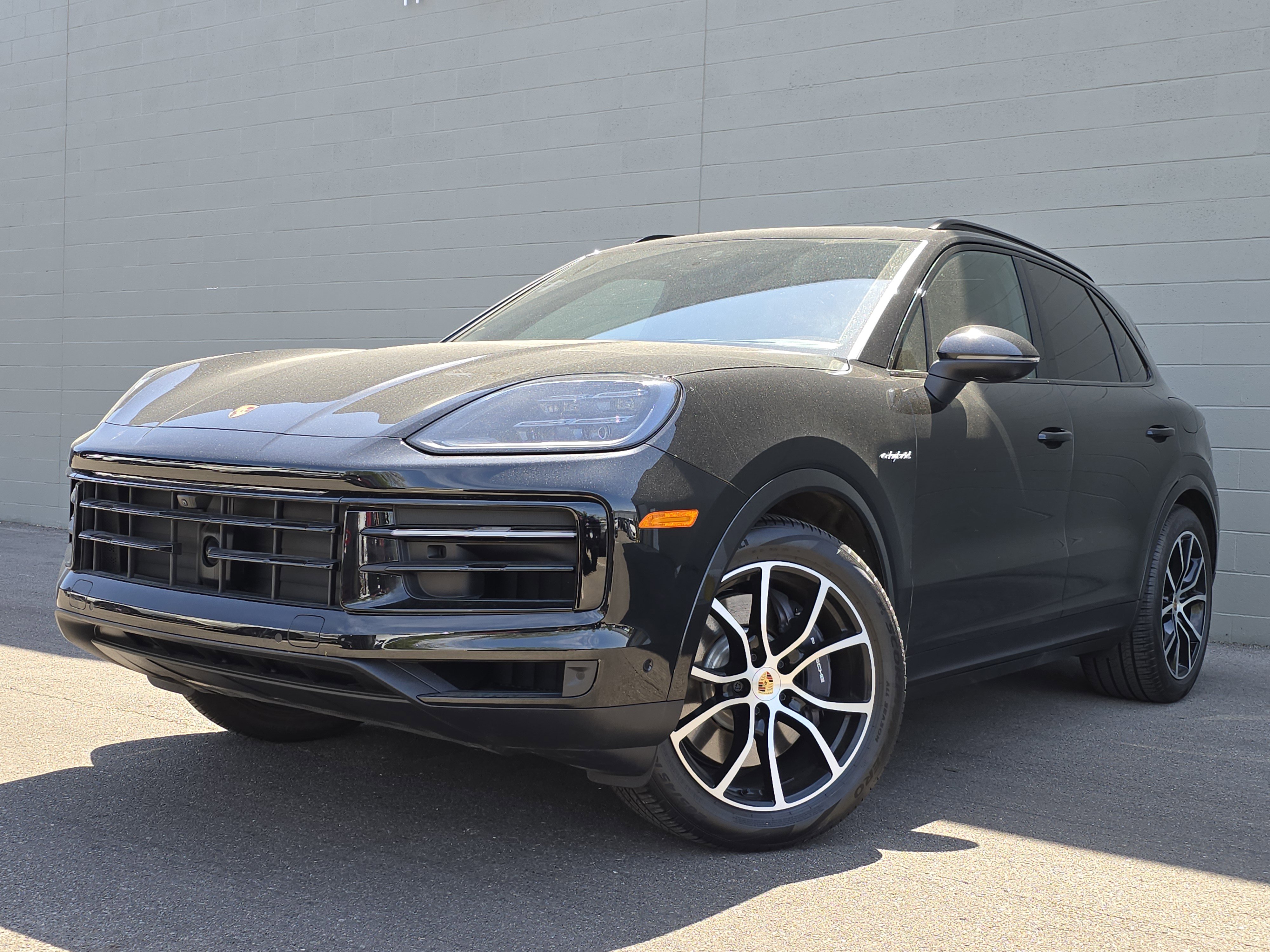 Certified 2025 Porsche Cayenne Coupe AWD/4WD image 1