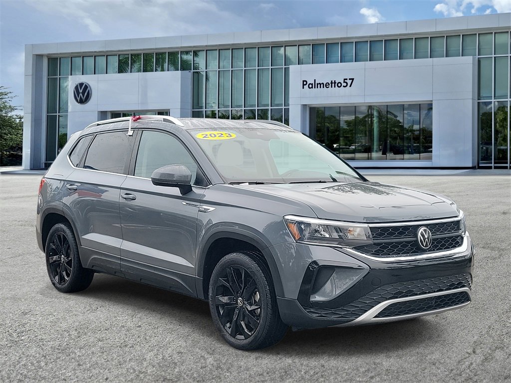 Used 2023 Volkswagen Taos SE w/ Black Wheel Package image 2