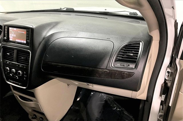 Used 2019 Dodge Grand Caravan SE w/ UConnect Hands-Free Group image 28