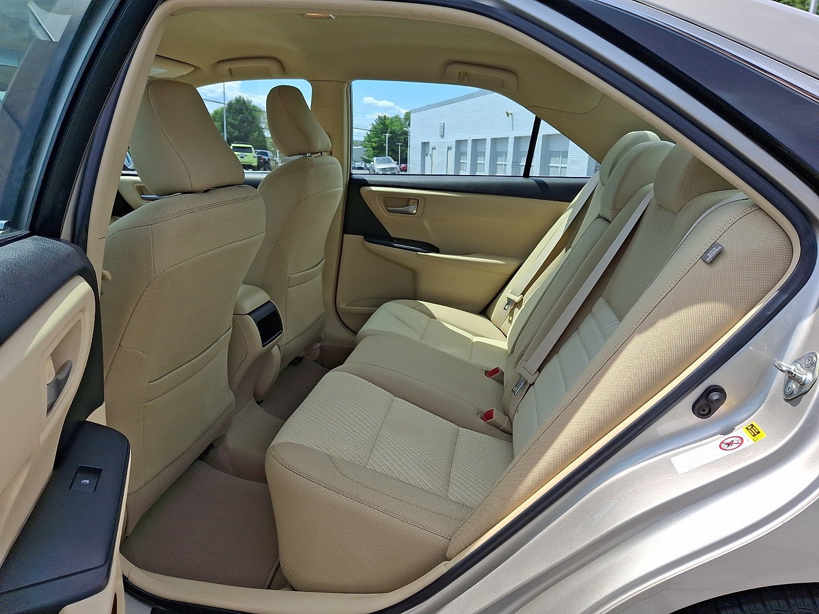 Used 2015 Toyota Camry LE FWD image 11