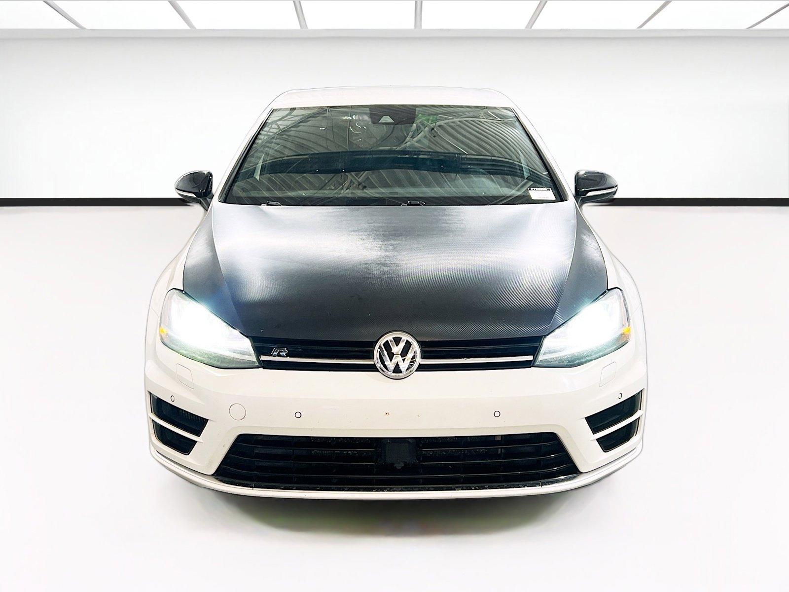 Used 2016 Volkswagen Golf R 4-Door image 2