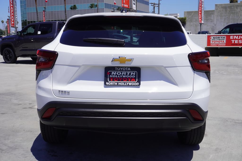 Used 2025 Chevrolet Trax LS FWD image 6