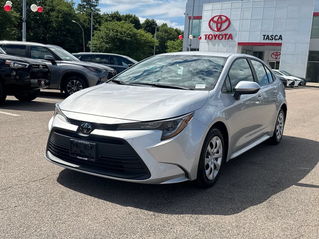 Used 2024 Toyota Corolla LE FWD image 3