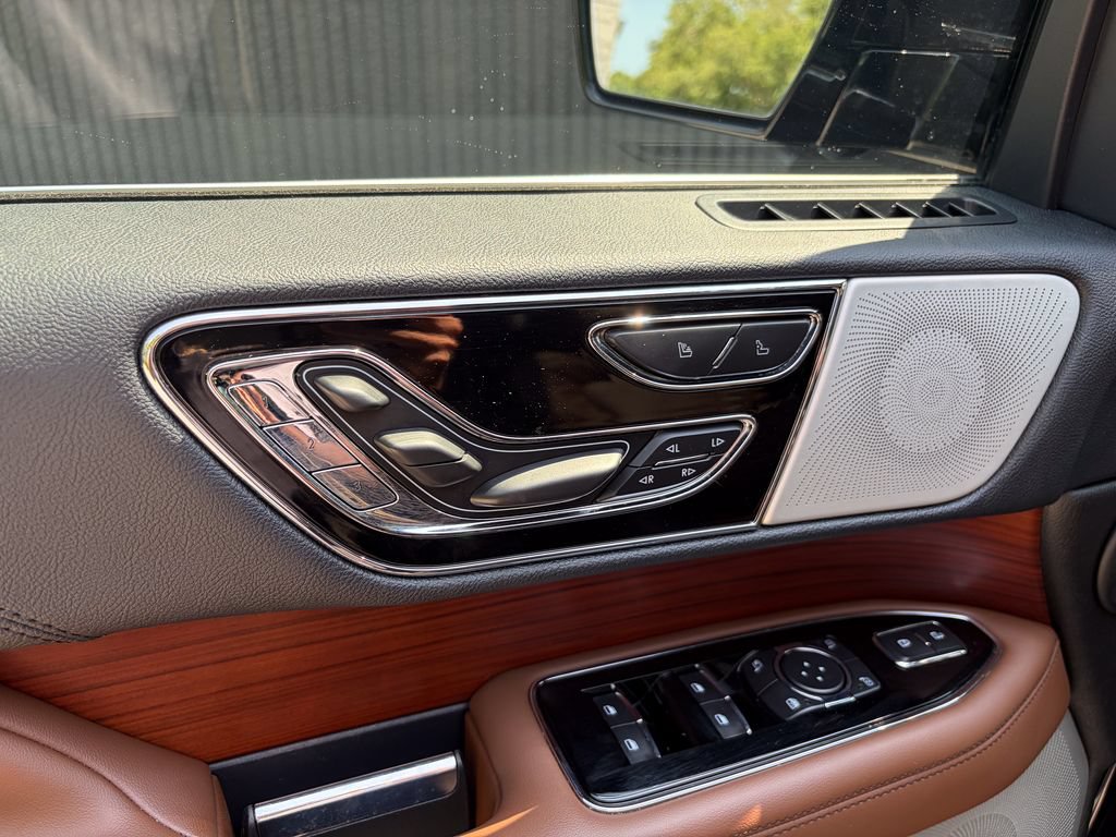 Certified 2022 Lincoln Navigator L Reserve AWD/4WD image 18