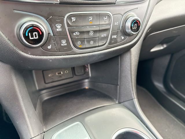 Used 2020 Chevrolet Equinox LT w/ Driver Convenience Package FWD image 19