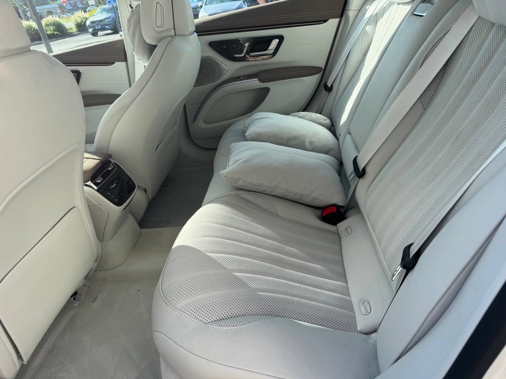 Used 2022 Mercedes-Benz EQS 580 4MATIC Sedan image 5