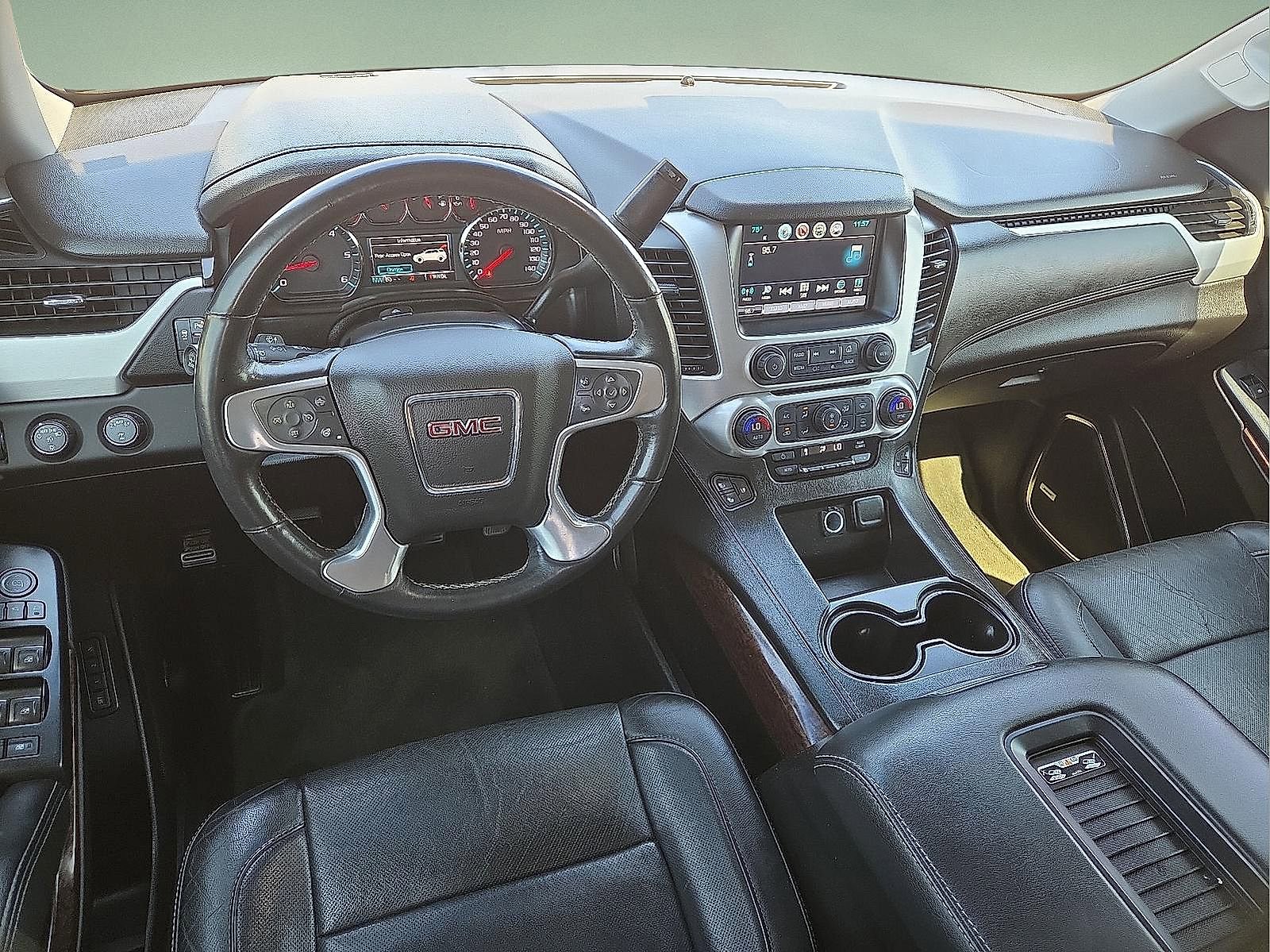 Used 2017 GMC Yukon SLT image 10