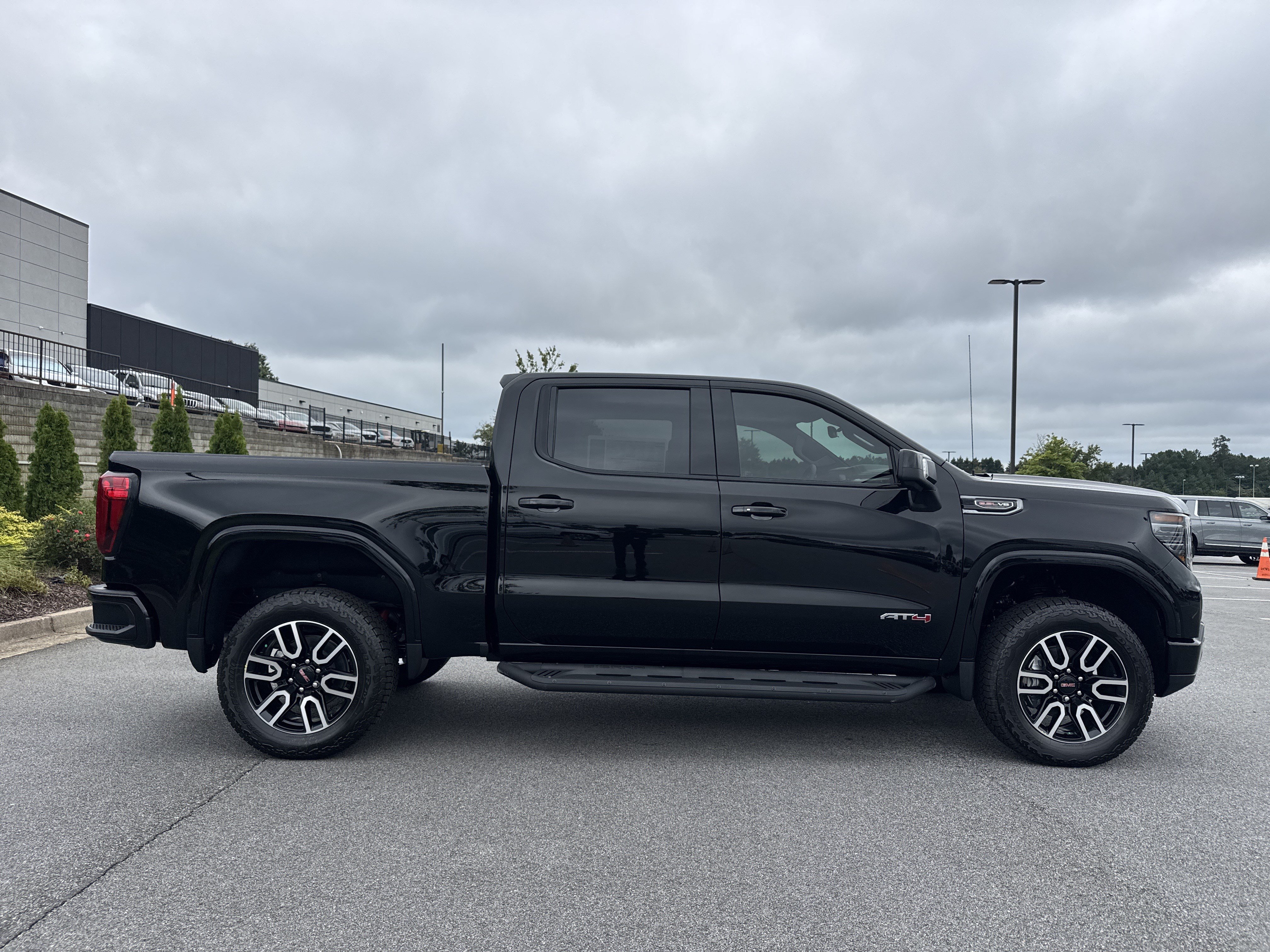New 2026 GMC Sierra 1500 AT4 w/ AT4 Premium Package AWD/4WD image 11