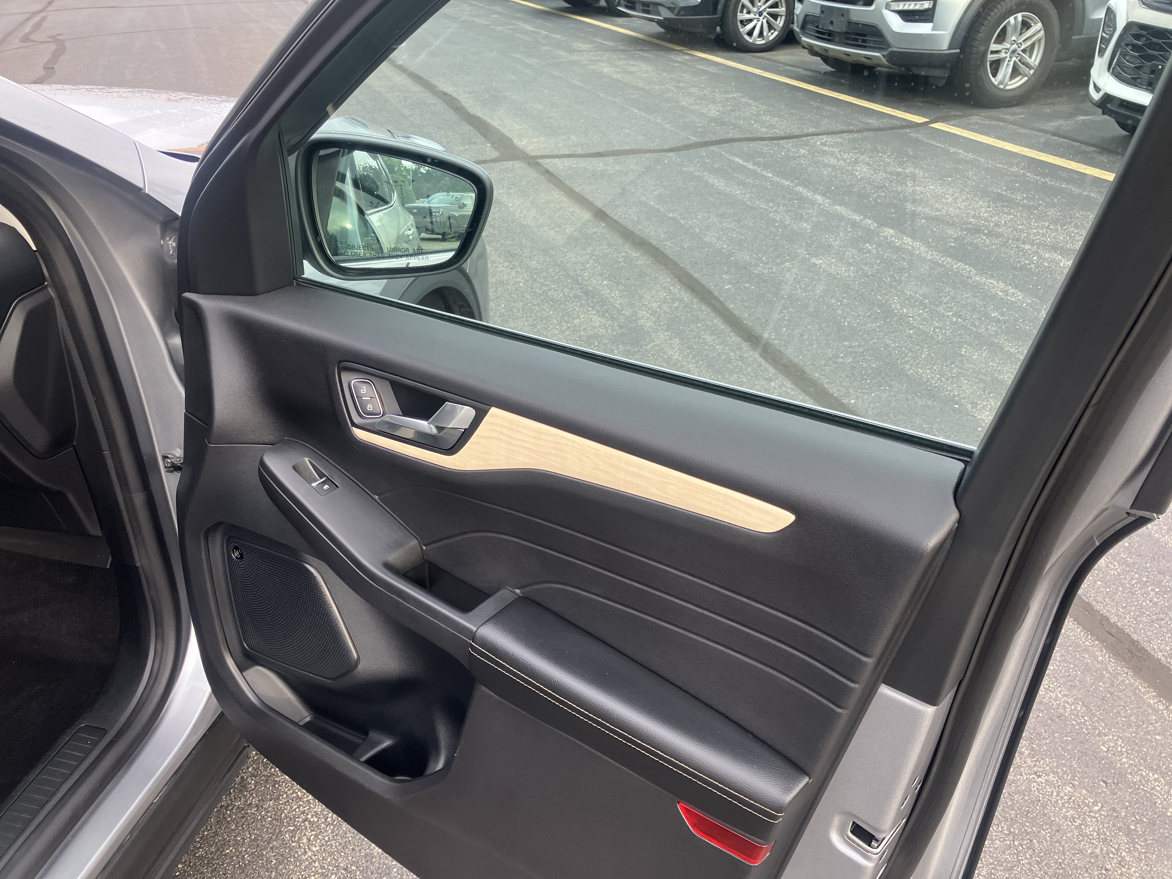Used 2021 Ford Escape Titanium w/ Titanium Elite Package AWD/4WD image 10