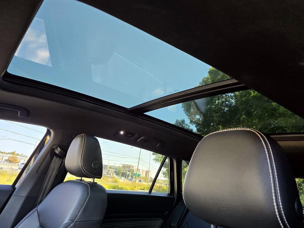 Certified 2022 Volkswagen Atlas Cross Sport SE w/ Panoramic Sunroof Package image 17