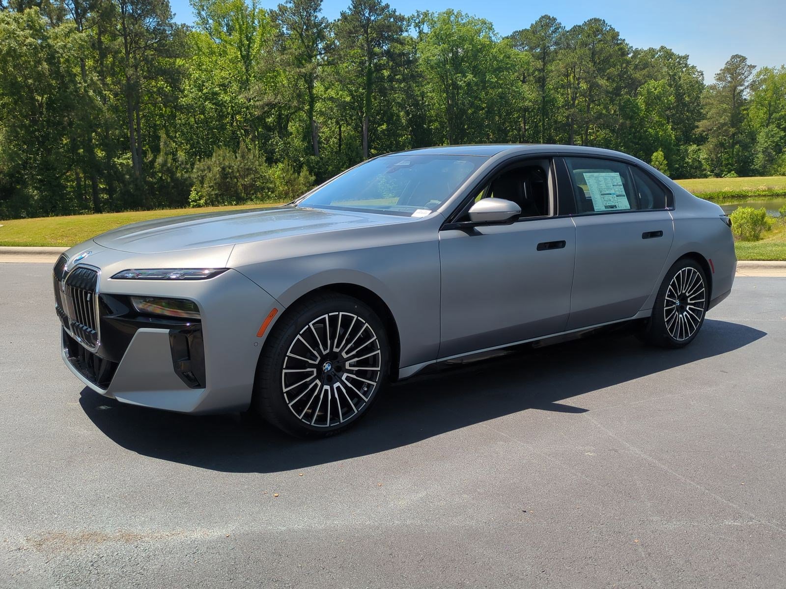 Certified 2025 BMW i7 xDrive60 w/ Executive Package image 5
