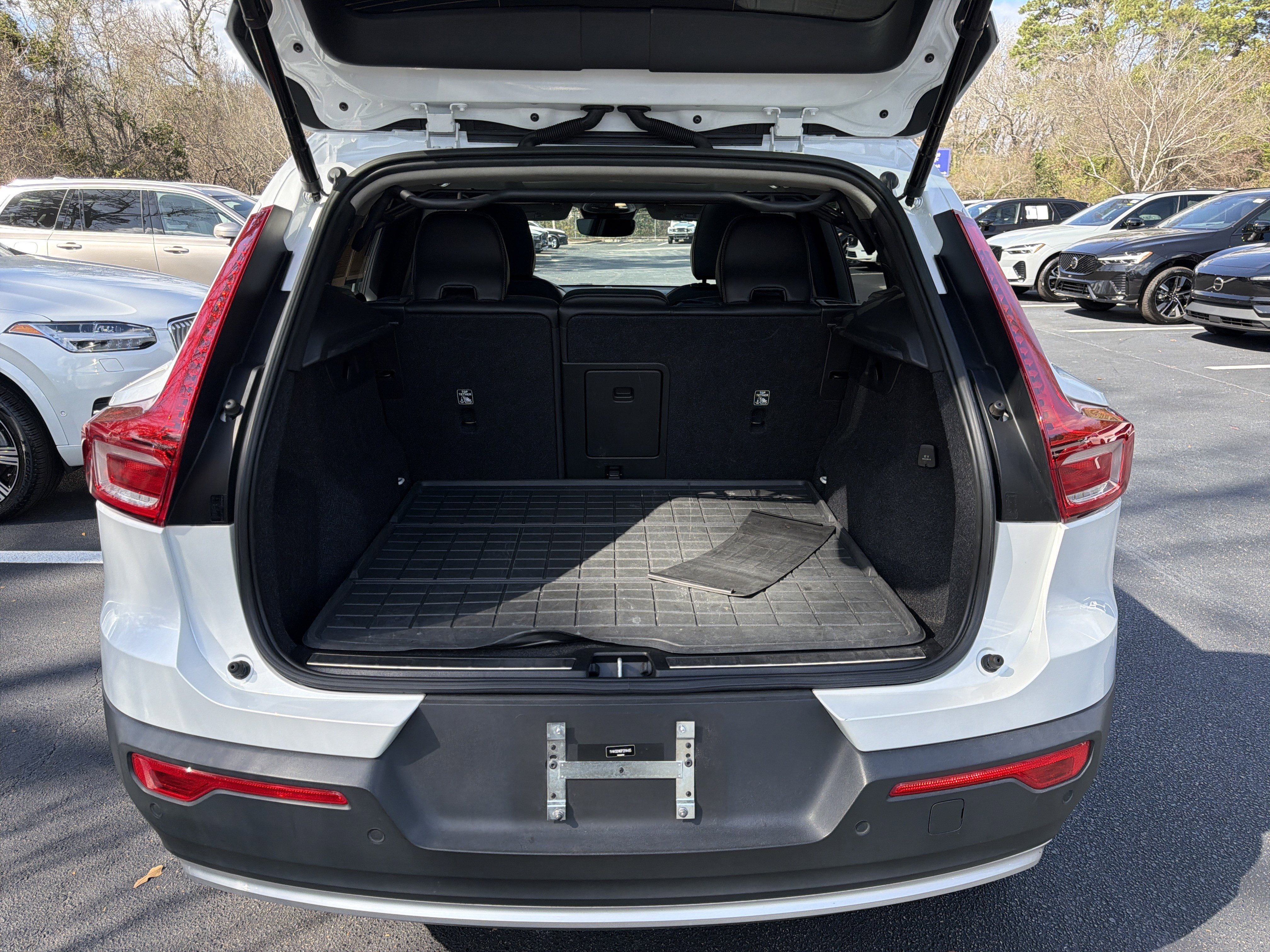 Certified 2023 Volvo XC40 B4 Plus w/ Driver Assist Package image 34