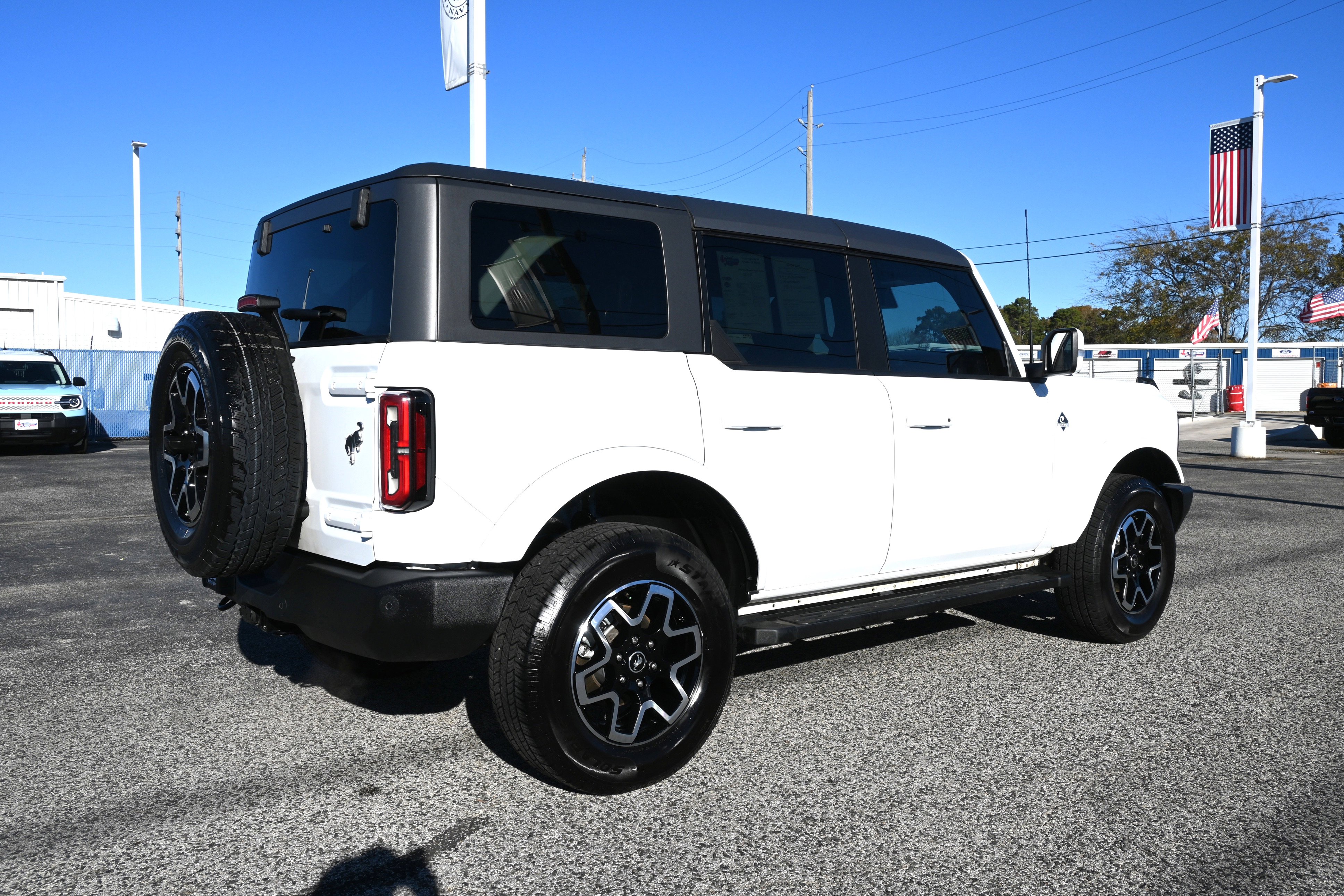 Used 2022 Ford Bronco Outer Banks image 2