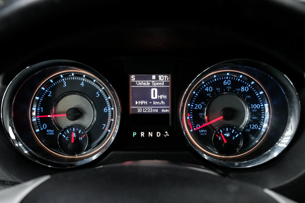 Used 2015 Chrysler Town & Country Touring w/ Driver Convenience Group FWD image 19
