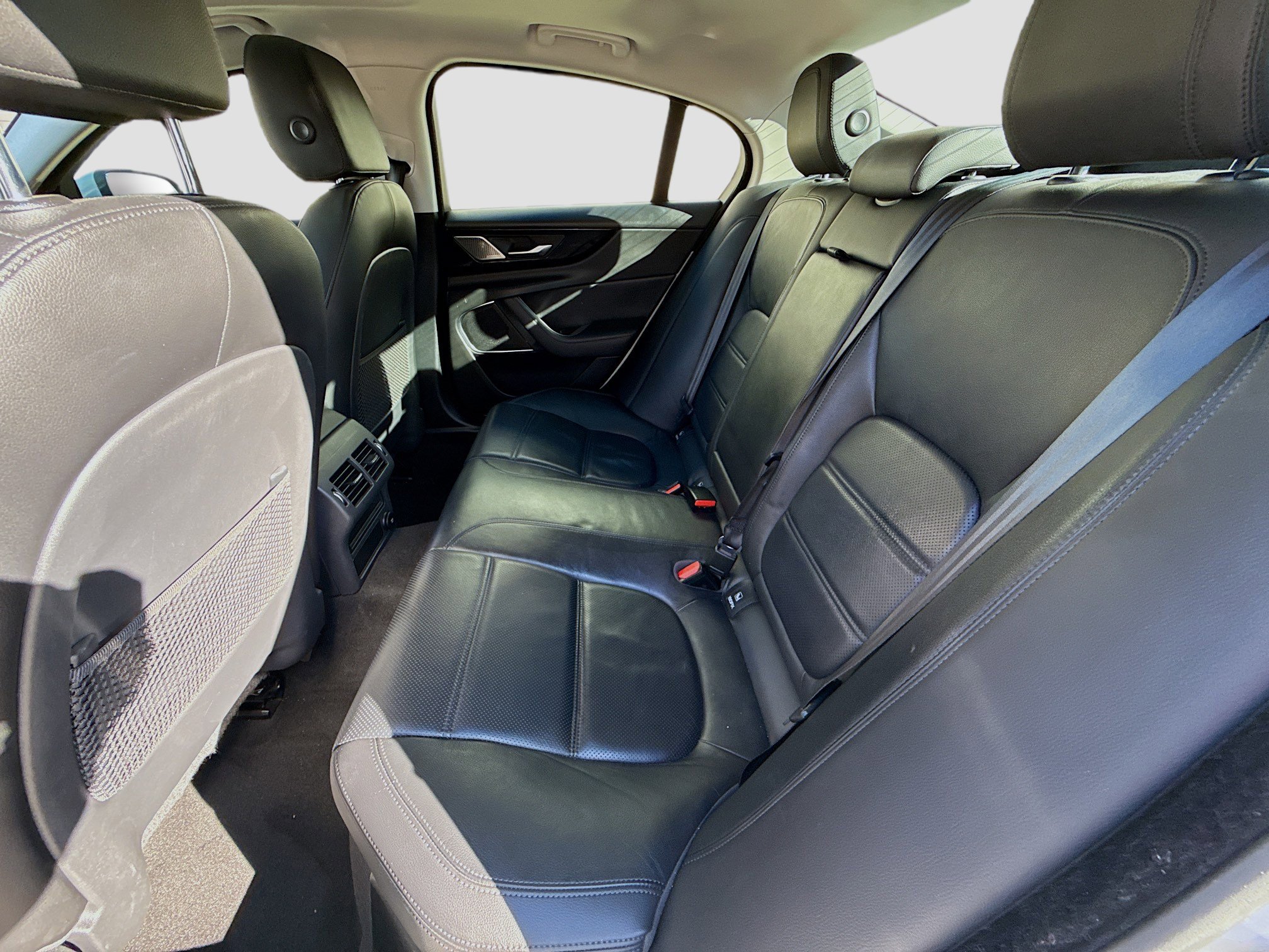 Used 2020 Jaguar XE S image 25