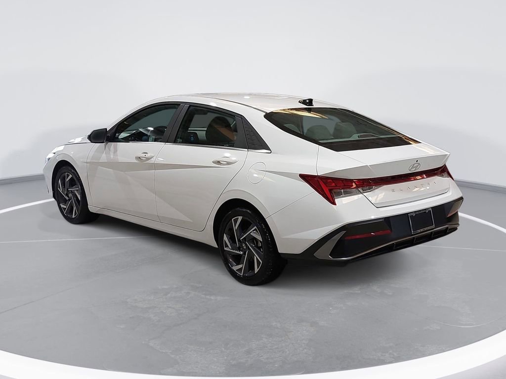 Certified 2025 Hyundai Elantra SEL image 7