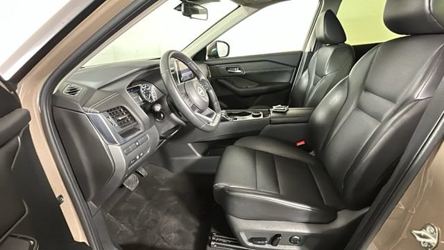 Used 2024 Nissan Rogue SV w/ SV Premium Package AWD/4WD image 11