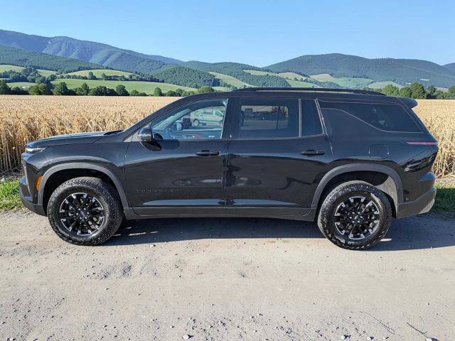 Used 2024 Chevrolet Traverse Z71 w/ Enhanced Driving Package AWD/4WD image 3