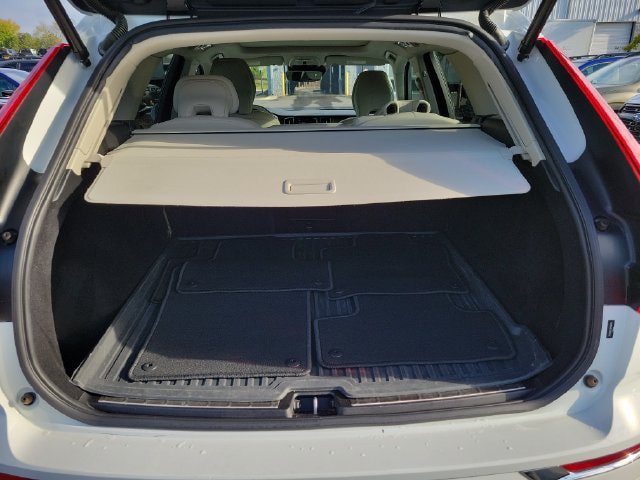 Used 2021 Volvo XC60 T5 Inscription w/ Protection Package FWD image 9