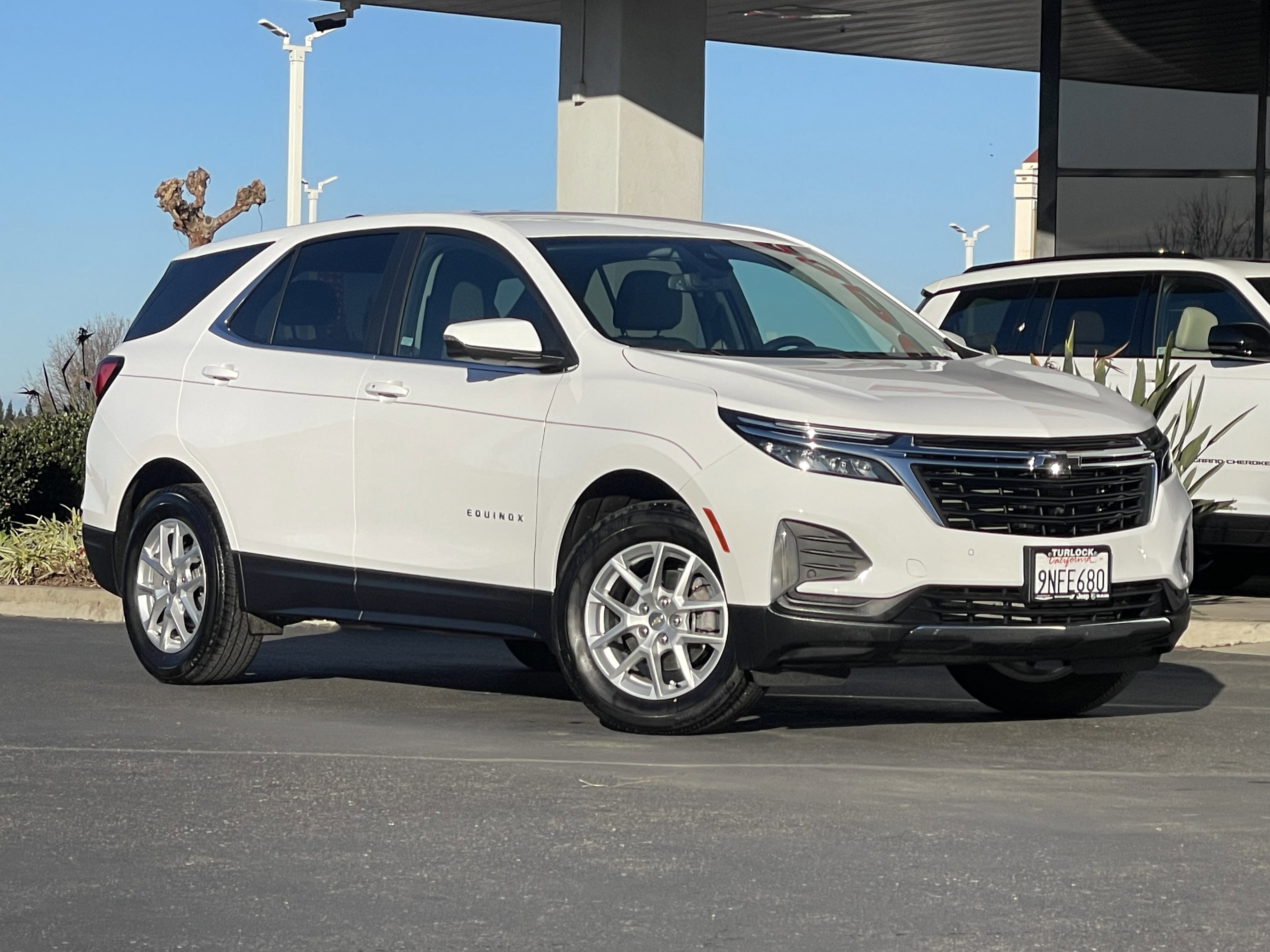 Used 2024 Chevrolet Equinox LT image 2