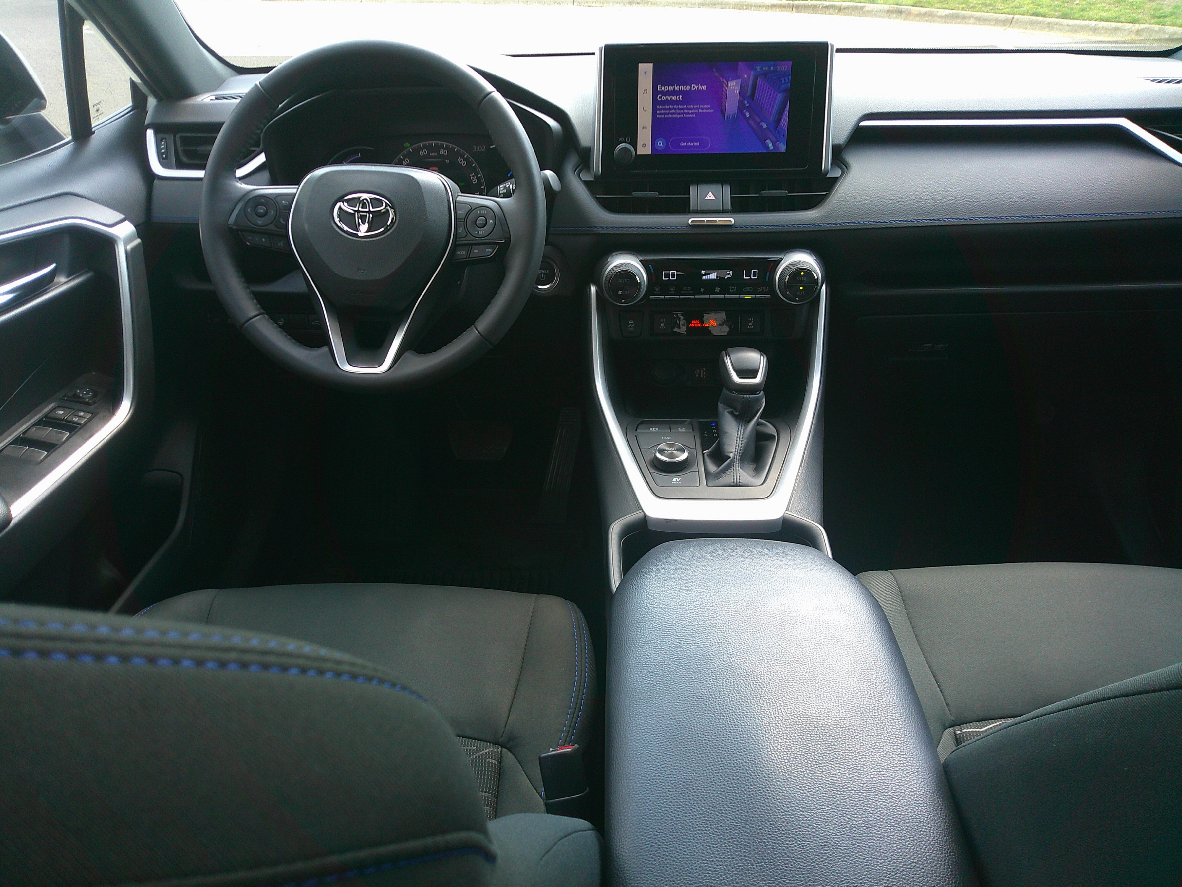 Used 2023 Toyota RAV4 SE w/ Convenience Package image 31