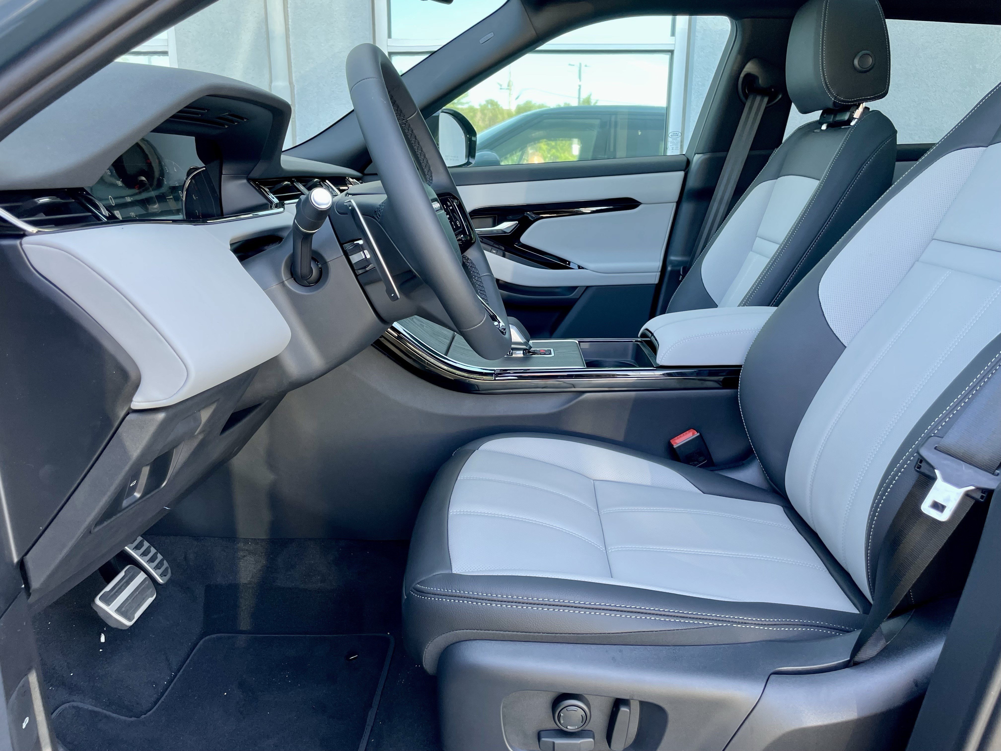 New 2026 Land Rover Range Rover Evoque Hoxton AWD/4WD image 14