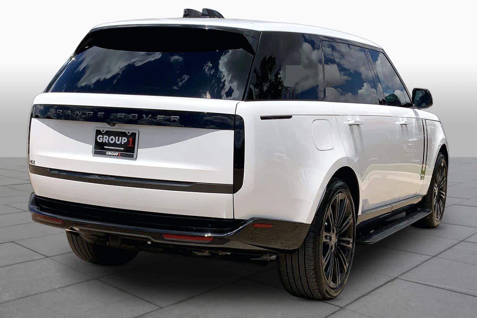 Used 2025 Land Rover Range Rover Long Wheelbase Autobiography AWD/4WD image 11