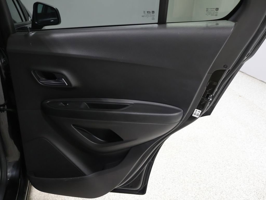 Used 2021 Chevrolet Trax LT w/ Redline Edition AWD/4WD image 21