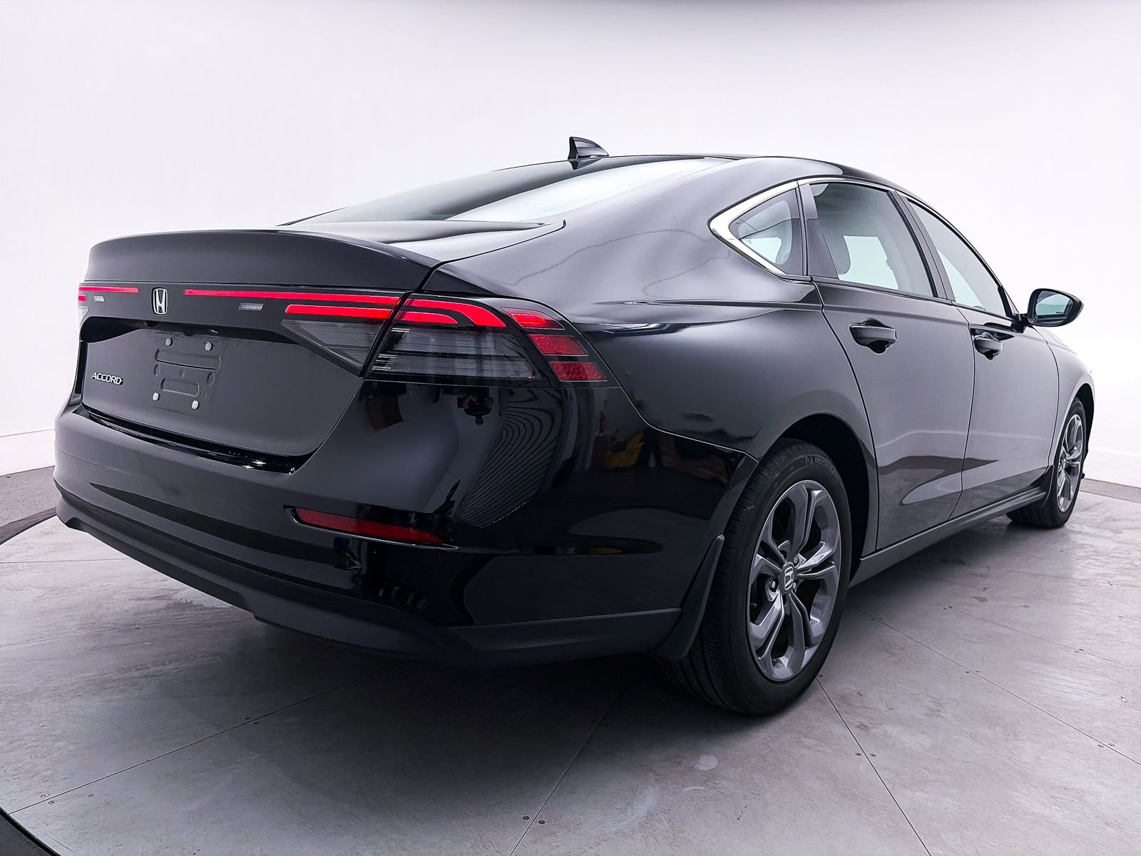 Used 2023 Honda Accord EX image 14