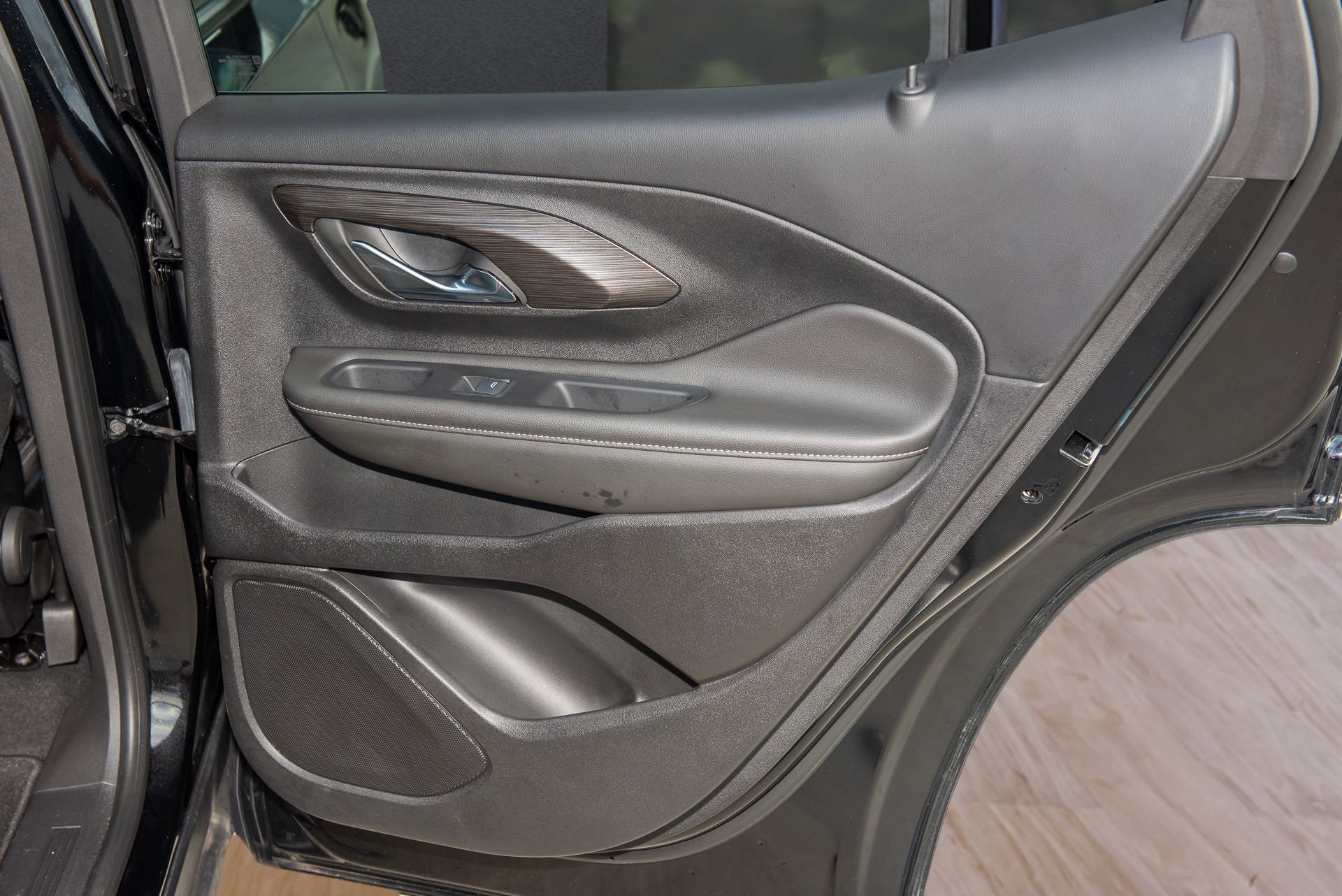 Used 2024 GMC Terrain SLE w/ Driver Convenience Package image 18