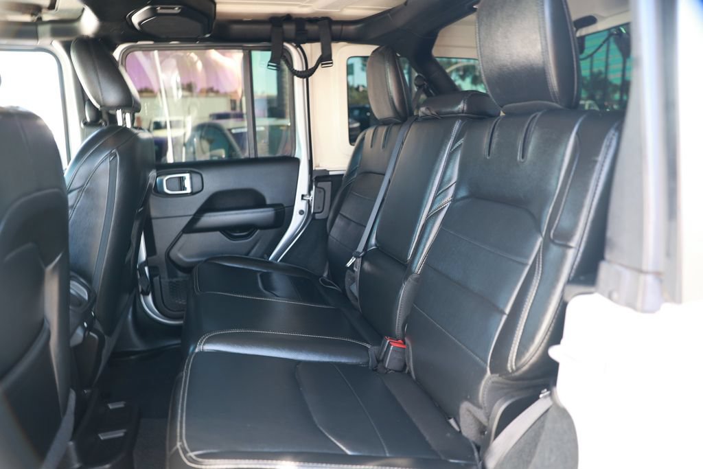 Used 2022 Jeep Wrangler Unlimited Sahara AWD/4WD image 37
