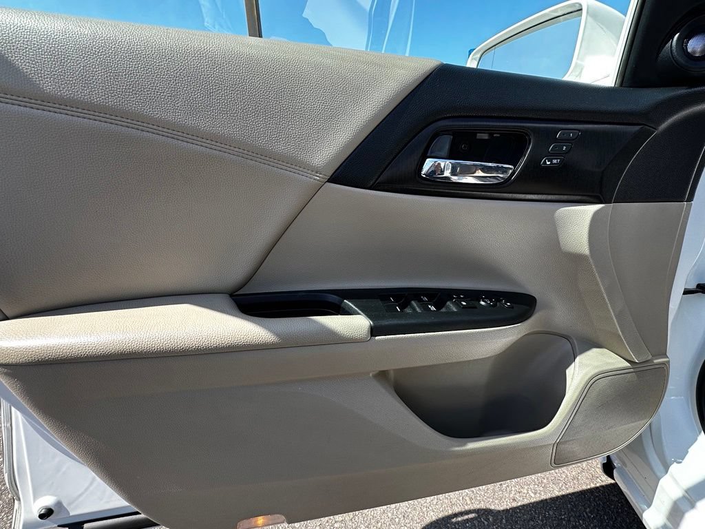 Used 2015 Honda Accord Touring image 21