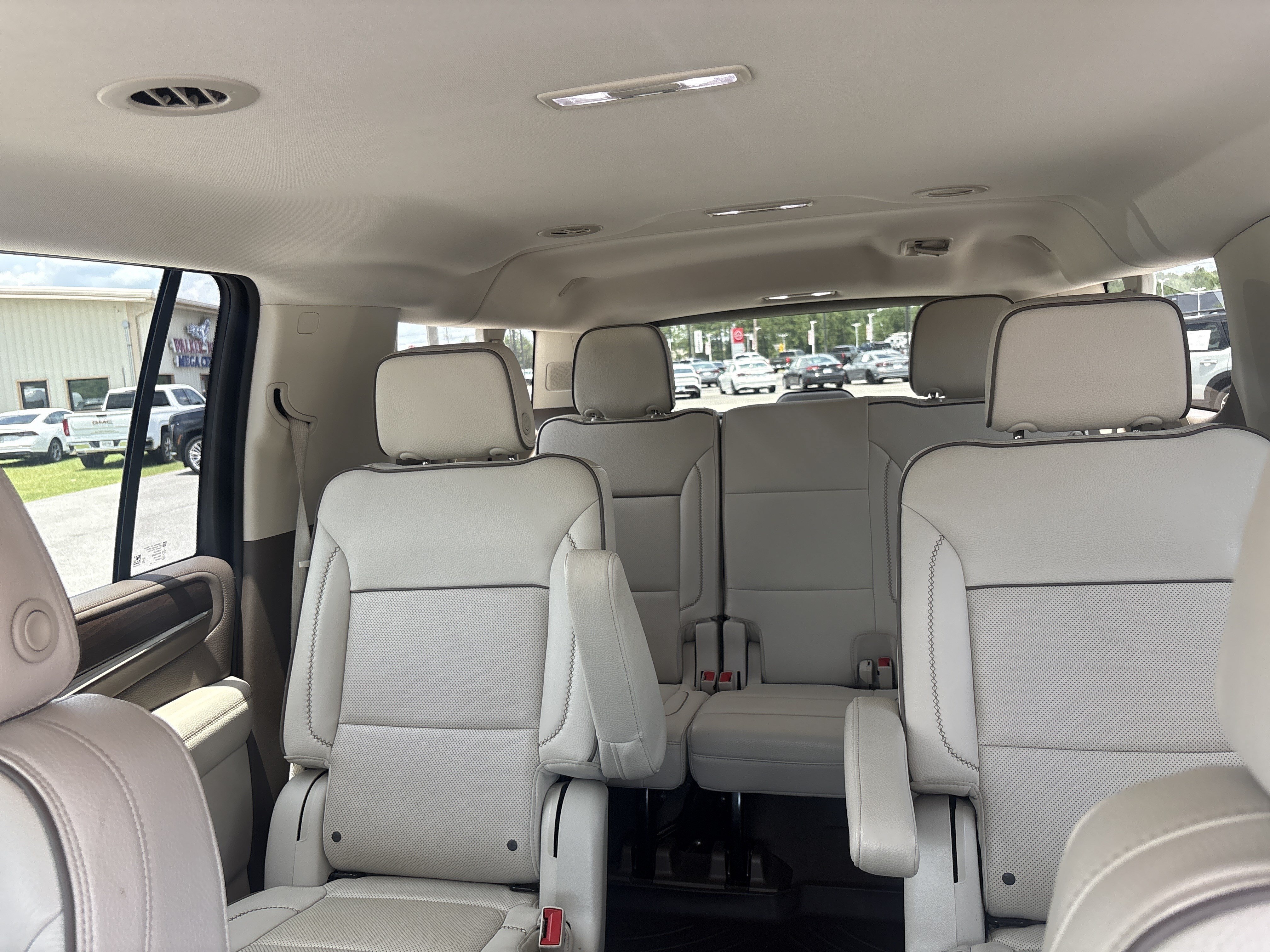 Used 2022 GMC Yukon XL Denali RWD image 17
