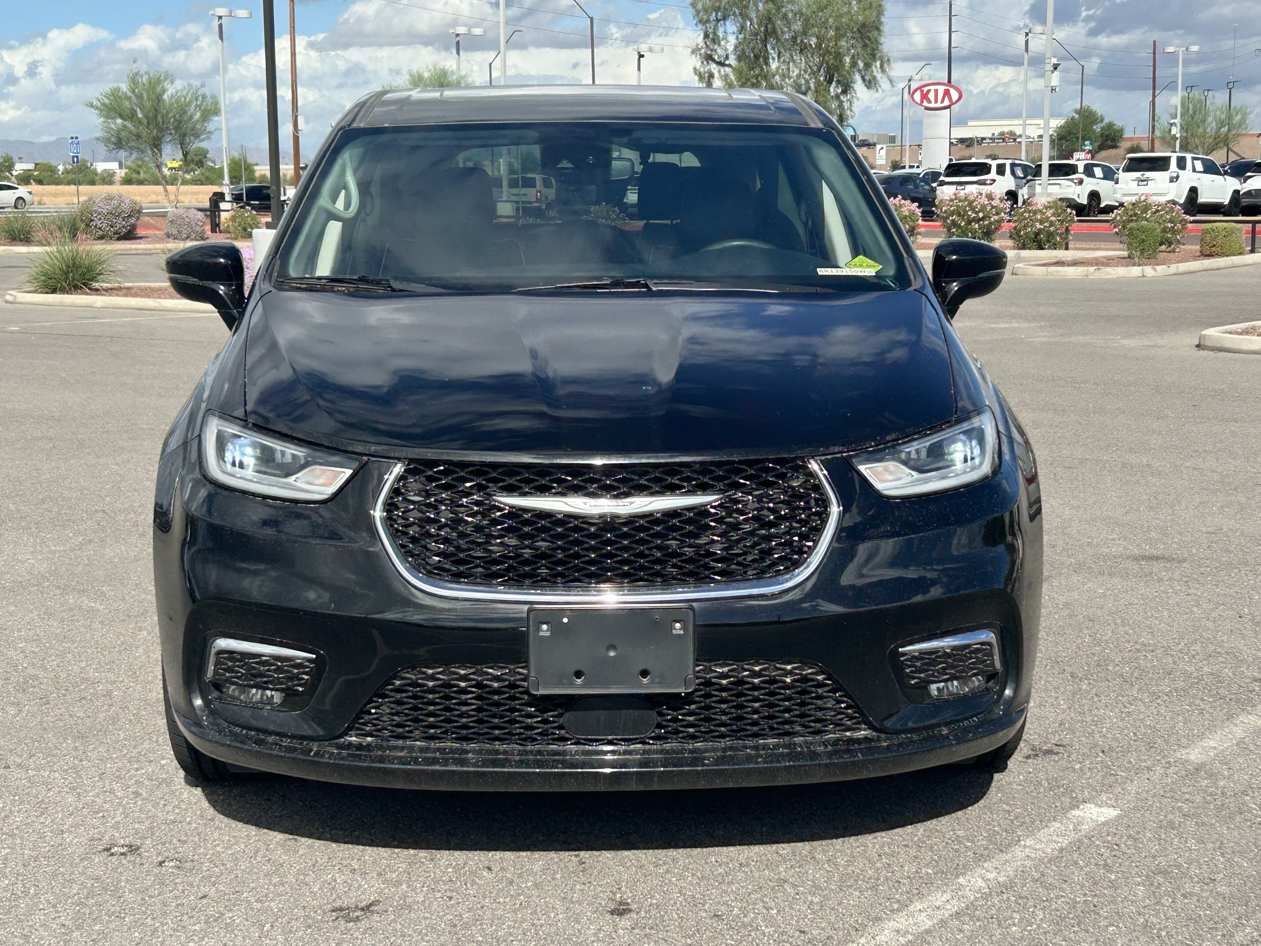 Used 2024 Chrysler Pacifica Limited FWD image 8