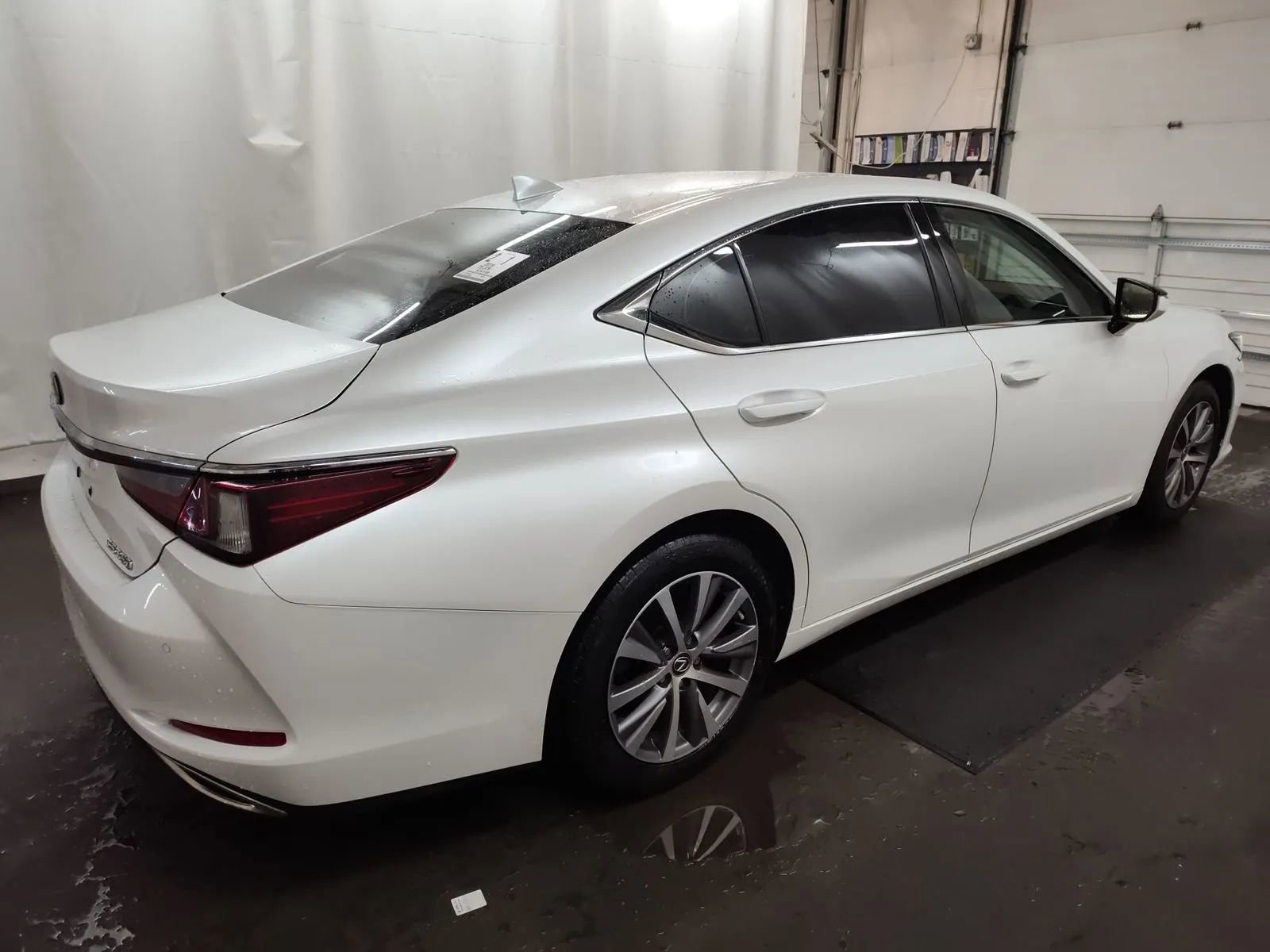 Used 2019 Lexus ES 350 F Sport image 3