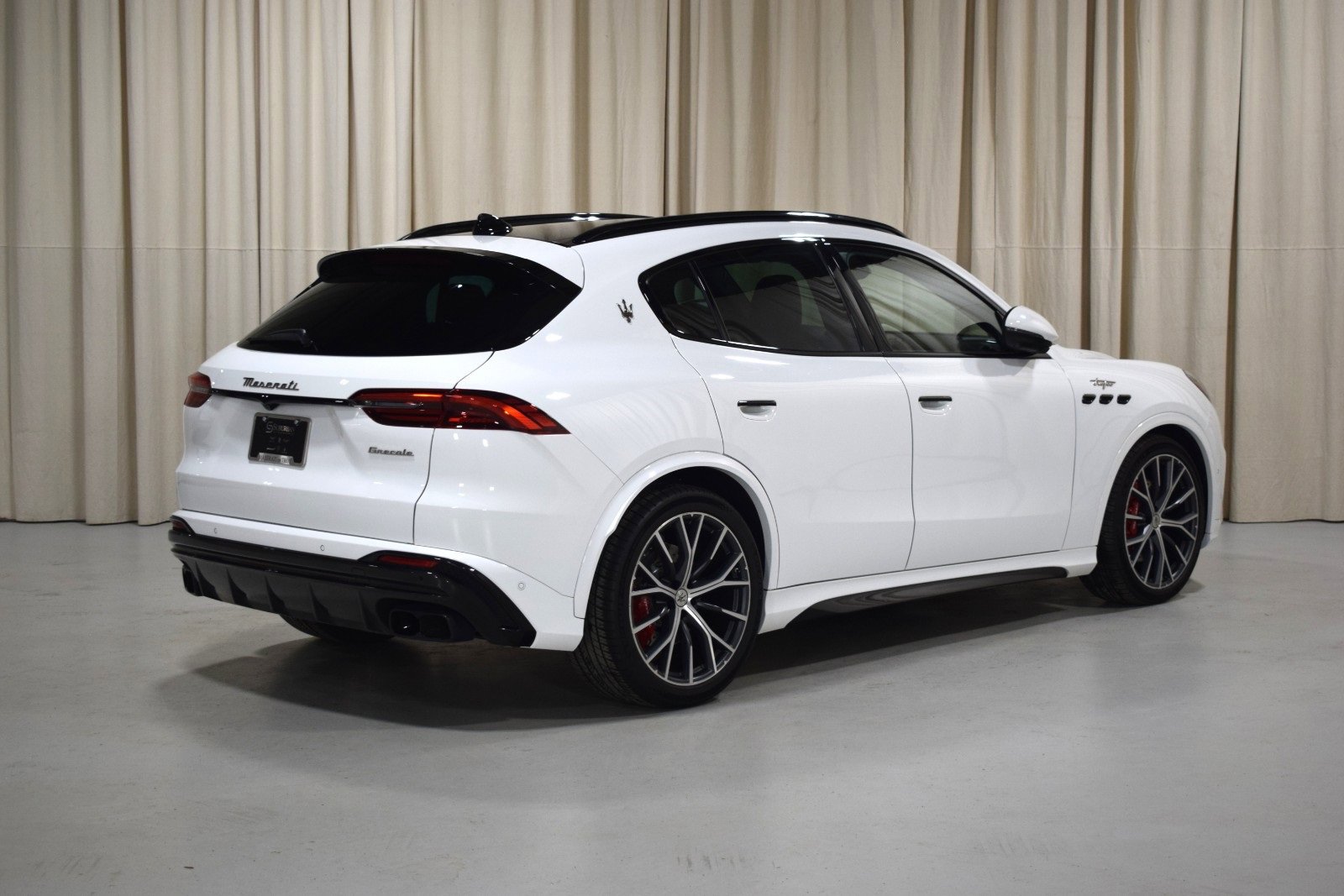 Used 2024 Maserati Grecale Trofeo image 9