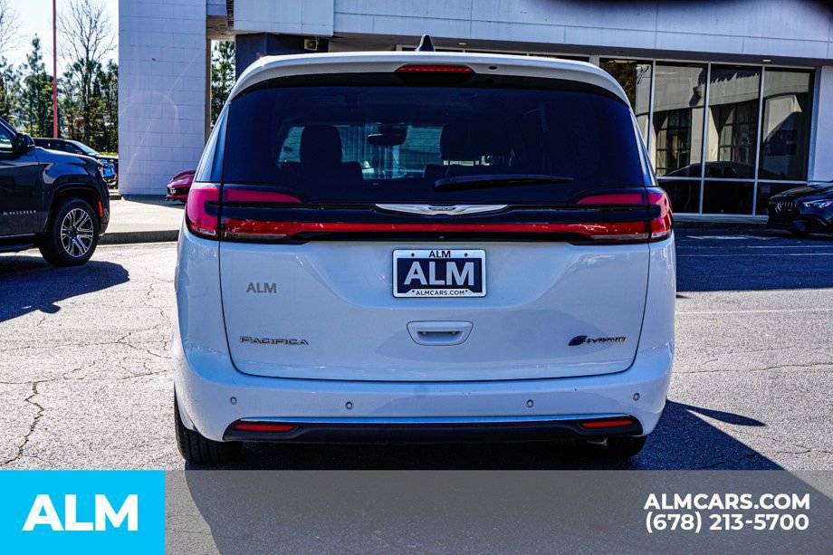 Used 2023 Chrysler Pacifica Touring-L image 11