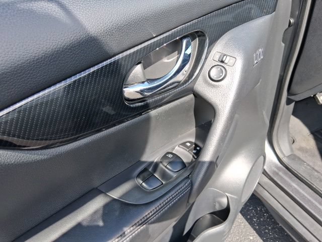 Used 2017 Nissan Rogue SL w/ SL Premium Package AWD/4WD image 18